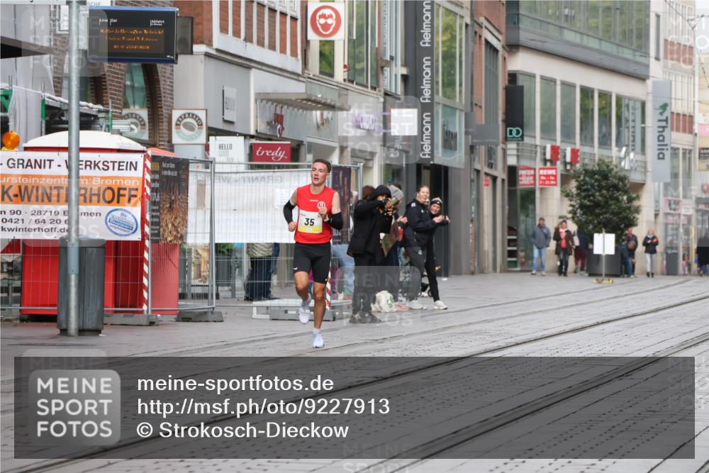 05.10.2025 - 20. swb-Marathon Bremen Strokosch-Dieckow http://msf.ph/oto/9227913 05.10.2025 10:26:50 Ziel 35, 35 meine-sportfotos.de