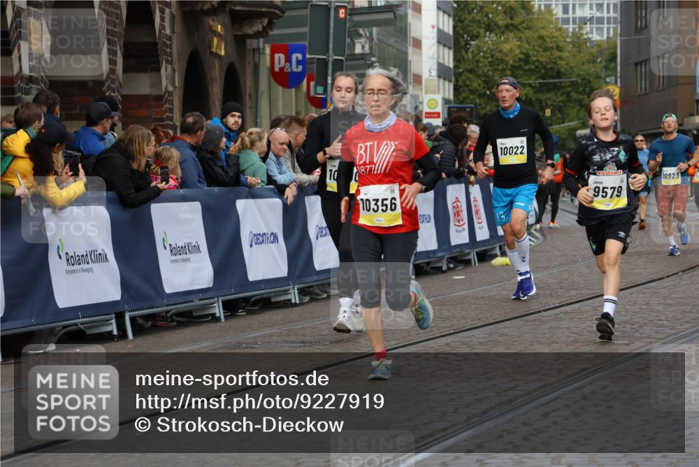 05.10.2025 - 20. swb-Marathon Bremen Strokosch-Dieckow http://msf.ph/oto/9227919 05.10.2025 10:50:13 Ziel 9579, 9645, 9689, 10022, 10356, 10400, 10443, 11104 meine-sportfotos.de