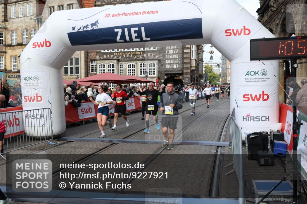 05.10.2025 - 20. swb-Marathon Bremen Yannick Fuchs http://msf.ph/oto/9227921 05.10.2025 11:01:36 Ziel 7908, 9286, 9371, 10157, 10336, 11194, 11493, 11633 meine-sportfotos.de