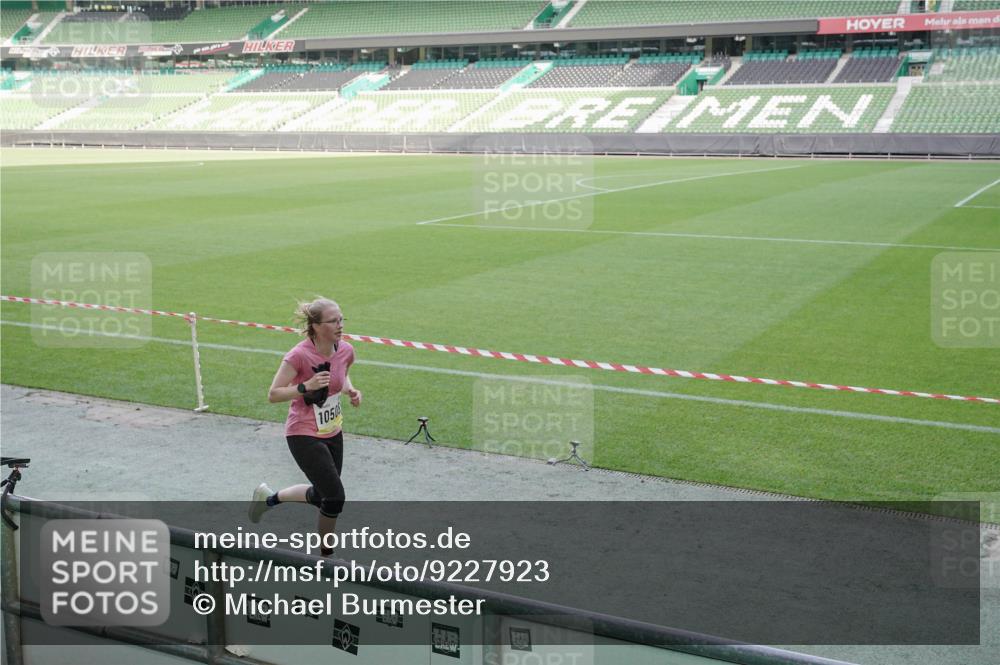 05.10.2025 - 20. swb-Marathon Bremen Michael Burmester http://msf.ph/oto/9227923 05.10.2025 10:25:25 Laufen im Stadion 8187, 9006, 9253, 9302, 9361, 9558, 9614, 9775, 9849, 9865, 9884, 9919, 9967, 10104, 10155, 10306, 10348, 10375, 10474, 10505, 10541, 10553, 10652, 10666, 10979, 11217, 11230, 11256, 11304, 11316, 11346, 11403, 11503, 11581, 11640, 11745, 9364, 9700, 10208, 10691, 10744, 10838, 10910, 11476, 11725 meine-sportfotos.de