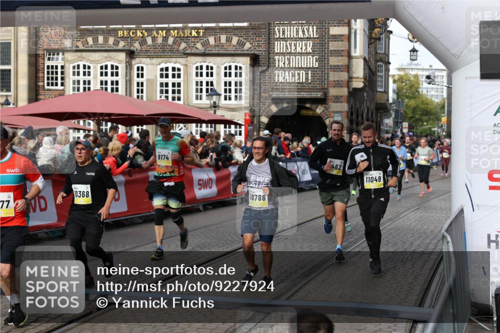05.10.2025 - 20. swb-Marathon Bremen Yannick Fuchs http://msf.ph/oto/9227924 05.10.2025 10:58:25 Ziel 7077, 9174, 9330, 9462, 9952, 10368, 10786, 11049, 11184, 11495, 11562, 11724 meine-sportfotos.de