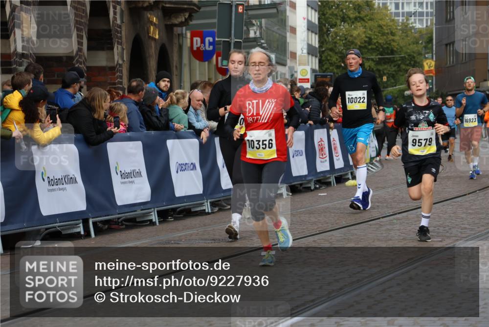 05.10.2025 - 20. swb-Marathon Bremen Strokosch-Dieckow http://msf.ph/oto/9227936 05.10.2025 10:50:13 Ziel 9579, 9645, 9689, 10022, 10356, 10400, 10443, 11104 meine-sportfotos.de