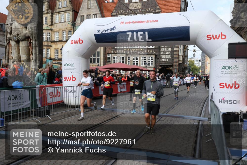 05.10.2025 - 20. swb-Marathon Bremen Yannick Fuchs http://msf.ph/oto/9227961 05.10.2025 11:01:37 Ziel 7908, 9286, 9322, 9371, 10157, 10336, 11194, 11493, 11633 meine-sportfotos.de