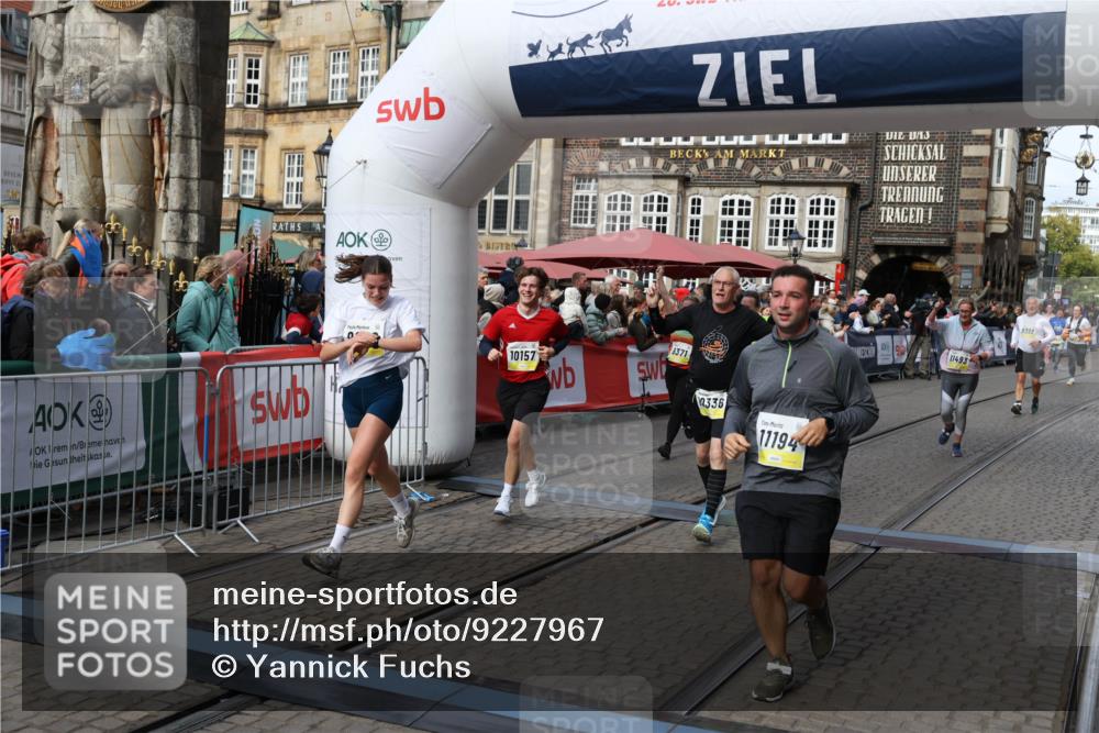 05.10.2025 - 20. swb-Marathon Bremen Yannick Fuchs http://msf.ph/oto/9227967 05.10.2025 11:01:37 Ziel 7908, 9286, 9322, 9371, 10157, 10336, 11194, 11493, 11633 meine-sportfotos.de