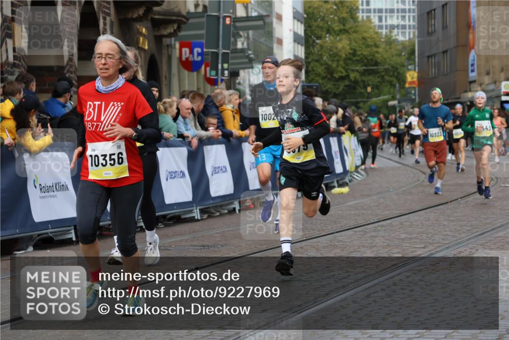 05.10.2025 - 20. swb-Marathon Bremen Strokosch-Dieckow http://msf.ph/oto/9227969 05.10.2025 10:50:14 Ziel 9579, 9645, 9689, 10022, 10356, 10400, 10443, 10923 meine-sportfotos.de