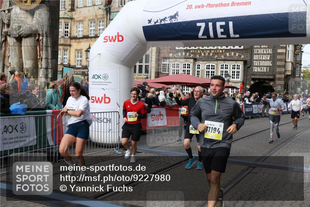 05.10.2025 - 20. swb-Marathon Bremen Yannick Fuchs http://msf.ph/oto/9227980 05.10.2025 11:01:37 Ziel 7908, 9286, 9322, 9371, 10157, 10336, 11194, 11493, 11633 meine-sportfotos.de