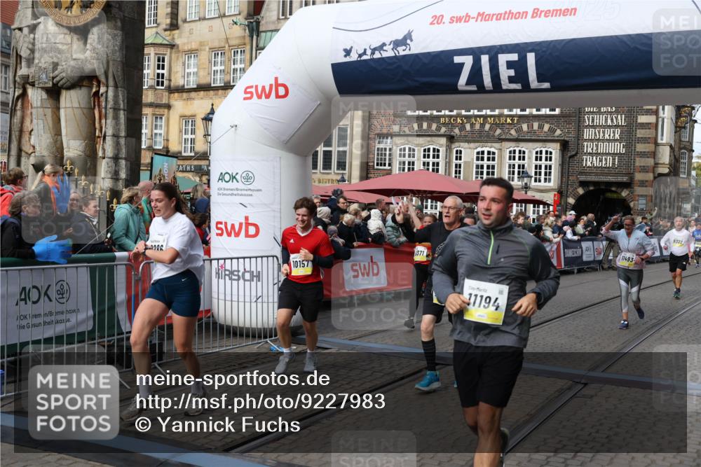 05.10.2025 - 20. swb-Marathon Bremen Yannick Fuchs http://msf.ph/oto/9227983 05.10.2025 11:01:37 Ziel 7908, 9286, 9322, 9371, 10157, 10336, 11194, 11493, 11633 meine-sportfotos.de