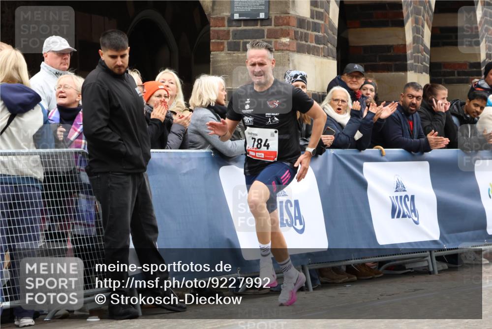 05.10.2025 - 20. swb-Marathon Bremen Strokosch-Dieckow http://msf.ph/oto/9227992 05.10.2025 12:25:21 Ziel 784 meine-sportfotos.de