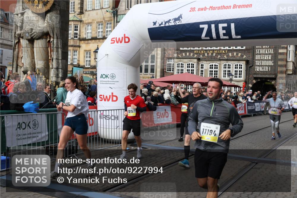 05.10.2025 - 20. swb-Marathon Bremen Yannick Fuchs http://msf.ph/oto/9227994 05.10.2025 11:01:38 Ziel 7908, 9286, 9322, 9371, 10157, 10336, 11194, 11493, 11633 meine-sportfotos.de