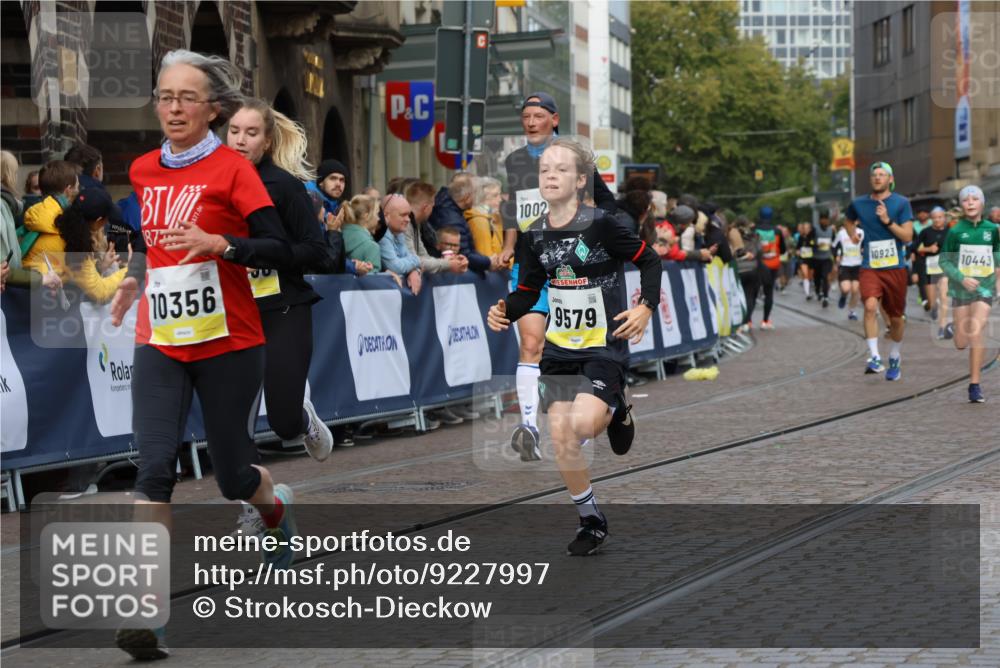 05.10.2025 - 20. swb-Marathon Bremen Strokosch-Dieckow http://msf.ph/oto/9227997 05.10.2025 10:50:14 Ziel 9579, 9645, 9689, 10022, 10356, 10400, 10443, 10923 meine-sportfotos.de