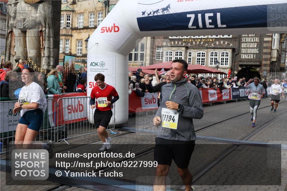 05.10.2025 - 20. swb-Marathon Bremen Yannick Fuchs http://msf.ph/oto/9227999 05.10.2025 11:01:38 Ziel 7908, 9286, 9322, 9371, 10157, 10336, 11194, 11493, 11633 meine-sportfotos.de