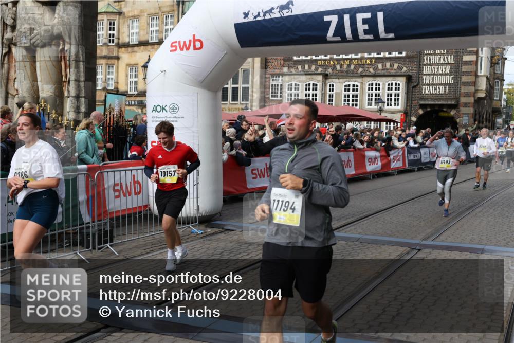 05.10.2025 - 20. swb-Marathon Bremen Yannick Fuchs http://msf.ph/oto/9228004 05.10.2025 11:01:38 Ziel 7908, 9286, 9322, 9371, 10157, 10336, 11194, 11493, 11633 meine-sportfotos.de