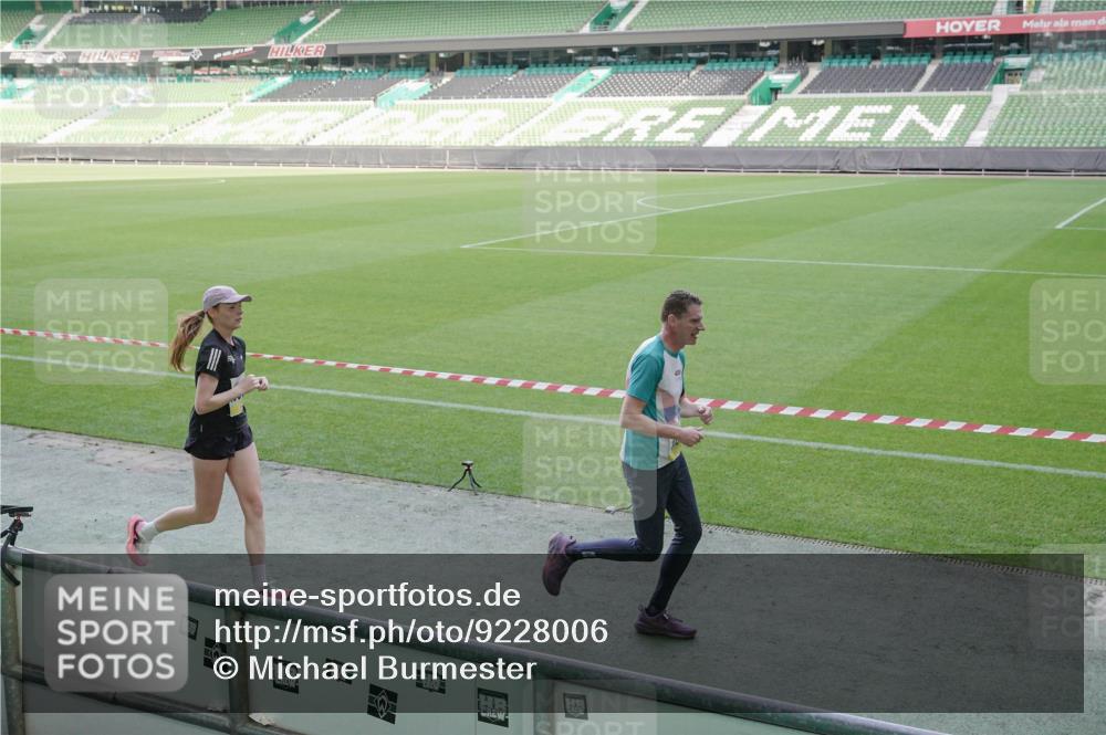 05.10.2025 - 20. swb-Marathon Bremen Michael Burmester http://msf.ph/oto/9228006 05.10.2025 10:25:31 Laufen im Stadion 9006, 9302, 9361, 9558, 9614, 9775, 9849, 9865, 9884, 9919, 9967, 10104, 10155, 10306, 10348, 10474, 10505, 10541, 10553, 10554, 10652, 10666, 10961, 10979, 11230, 11256, 11304, 11316, 11346, 11403, 11503, 11581, 11640, 11666, 11745, 8187, 9253, 9700, 10208, 10375, 10691, 10744, 10910, 11217, 11476, 11725 meine-sportfotos.de