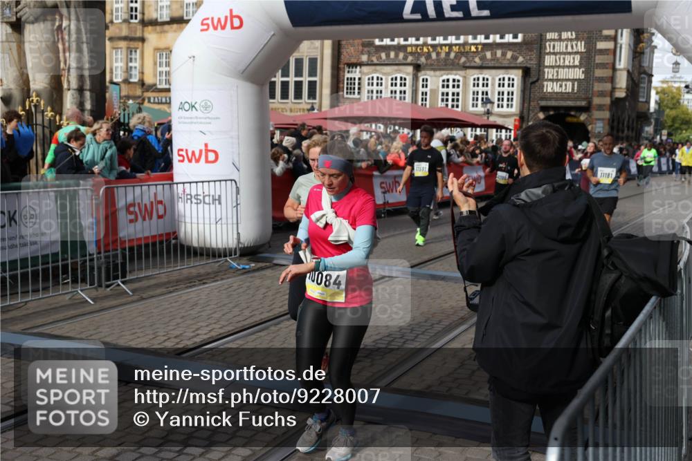 05.10.2025 - 20. swb-Marathon Bremen Yannick Fuchs http://msf.ph/oto/9228007 05.10.2025 10:58:32 Ziel 9174, 9433, 9462, 9608, 9820, 10084, 10368, 10586, 10786, 11049, 11181, 11184, 11291, 11495, 11591, 11700, 11724 meine-sportfotos.de