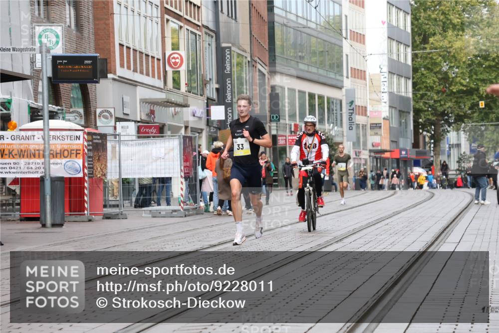 05.10.2025 - 20. swb-Marathon Bremen Strokosch-Dieckow http://msf.ph/oto/9228011 05.10.2025 10:28:09 Ziel 2, 33, 2, 33 meine-sportfotos.de