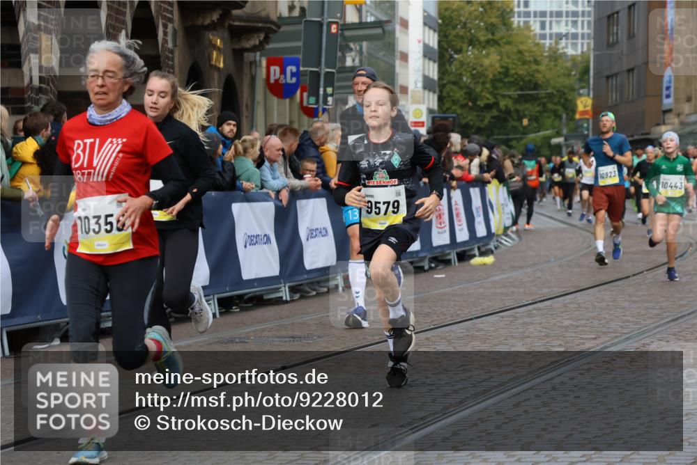 05.10.2025 - 20. swb-Marathon Bremen Strokosch-Dieckow http://msf.ph/oto/9228012 05.10.2025 10:50:14 Ziel 9579, 9645, 9689, 10022, 10356, 10400, 10443, 10923 meine-sportfotos.de
