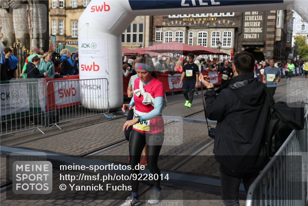 05.10.2025 - 20. swb-Marathon Bremen Yannick Fuchs http://msf.ph/oto/9228014 05.10.2025 10:58:32 Ziel 9174, 9433, 9462, 9608, 9820, 10084, 10368, 10586, 10786, 11049, 11181, 11184, 11291, 11495, 11591, 11700, 11724 meine-sportfotos.de
