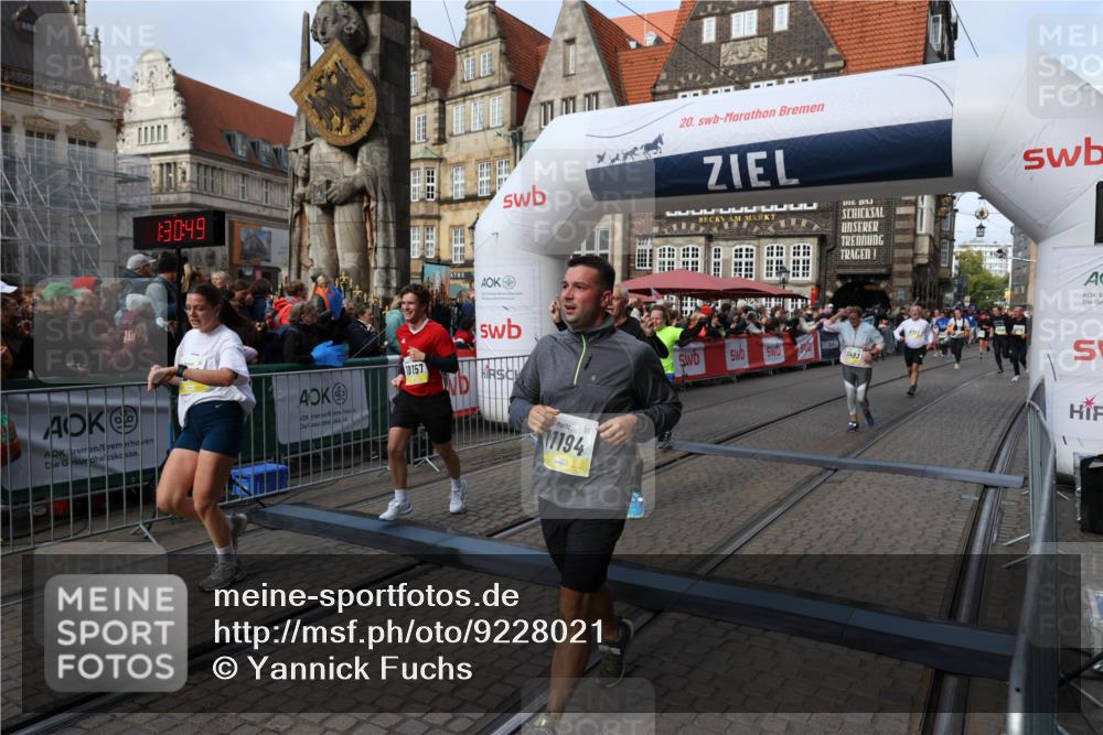 05.10.2025 - 20. swb-Marathon Bremen Yannick Fuchs http://msf.ph/oto/9228021 05.10.2025 11:01:38 Ziel 7908, 9286, 9322, 9371, 10157, 10336, 11194, 11493, 11633 meine-sportfotos.de