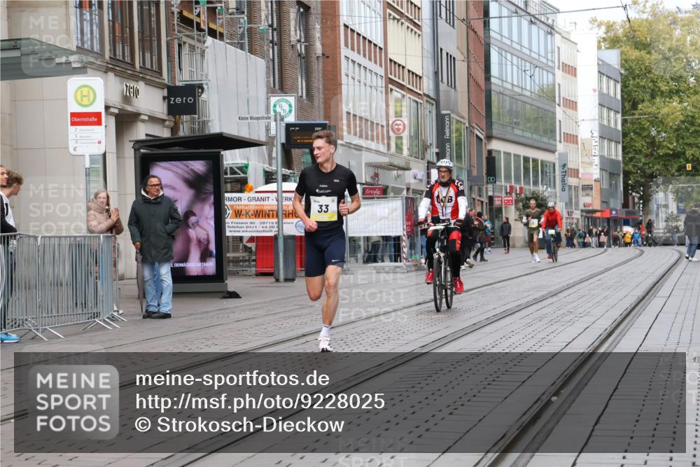 05.10.2025 - 20. swb-Marathon Bremen Strokosch-Dieckow http://msf.ph/oto/9228025 05.10.2025 10:28:11 Ziel 2, 33, 2, 33 meine-sportfotos.de