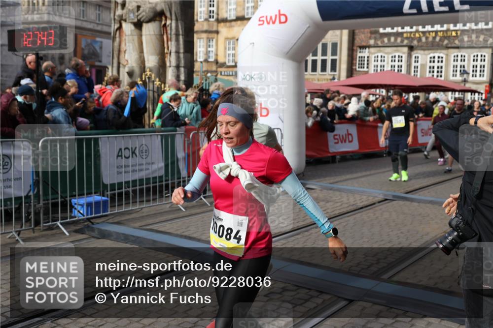 05.10.2025 - 20. swb-Marathon Bremen Yannick Fuchs http://msf.ph/oto/9228036 05.10.2025 10:58:32 Ziel 9174, 9433, 9462, 9608, 9820, 10084, 10368, 10586, 10786, 11049, 11181, 11184, 11291, 11495, 11591, 11700, 11724 meine-sportfotos.de