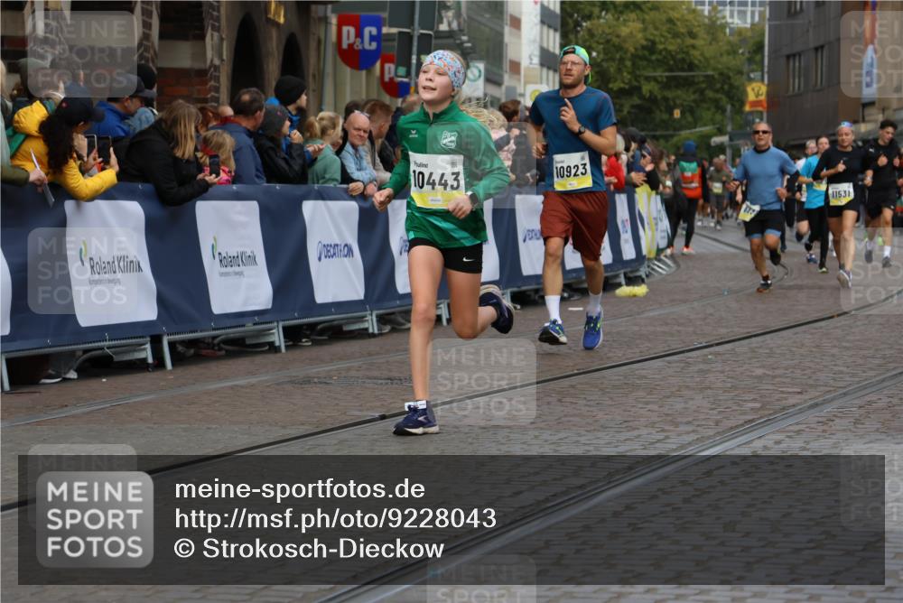 05.10.2025 - 20. swb-Marathon Bremen Strokosch-Dieckow http://msf.ph/oto/9228043 05.10.2025 10:50:18 Ziel 8866, 9740, 10022, 10400, 10443, 10537, 10923, 11022, 11254, 11298, 11460, 11531 meine-sportfotos.de