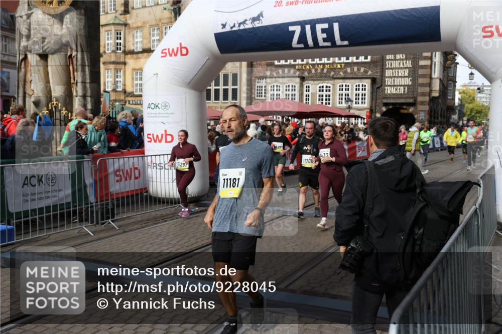 05.10.2025 - 20. swb-Marathon Bremen Yannick Fuchs http://msf.ph/oto/9228045 05.10.2025 10:58:35 Ziel 9433, 9608, 9820, 10055, 10084, 10408, 10586, 11181, 11184, 11291, 11495, 11591, 11700 meine-sportfotos.de