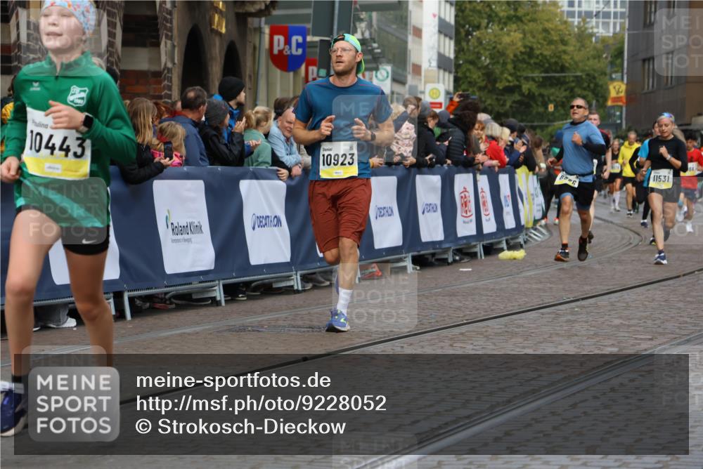 05.10.2025 - 20. swb-Marathon Bremen Strokosch-Dieckow http://msf.ph/oto/9228052 05.10.2025 10:50:19 Ziel 8866, 9740, 10022, 10443, 10537, 10923, 11022, 11254, 11298, 11460, 11531, 11740 meine-sportfotos.de