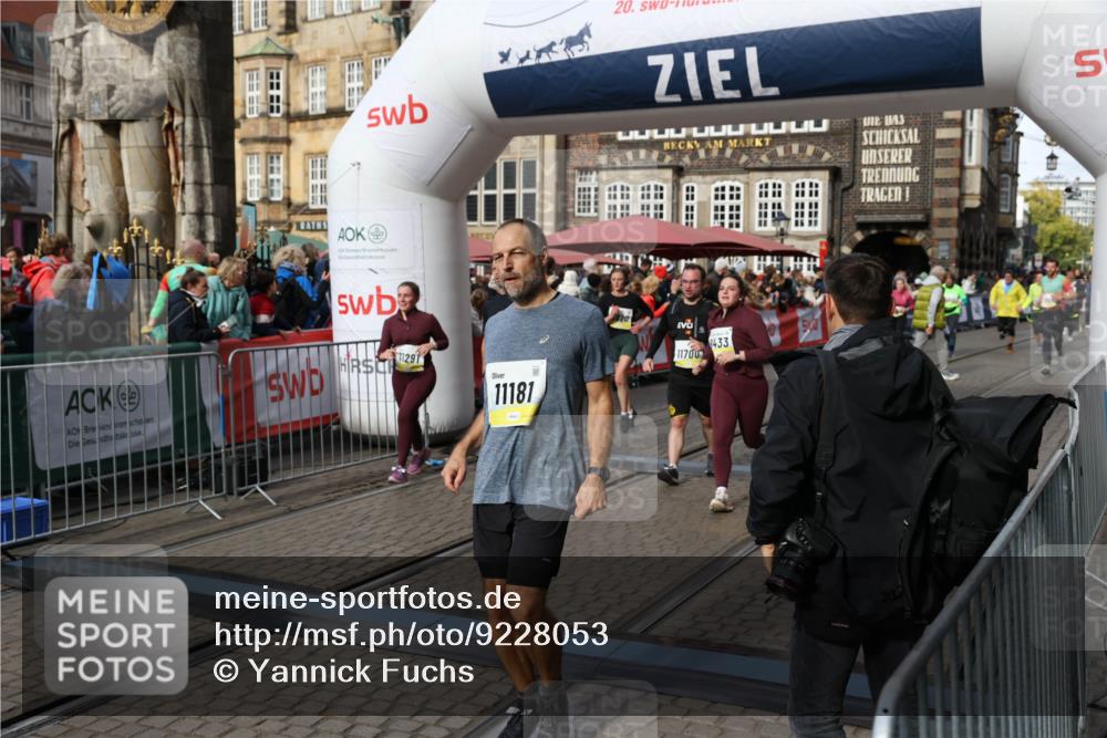 05.10.2025 - 20. swb-Marathon Bremen Yannick Fuchs http://msf.ph/oto/9228053 05.10.2025 10:58:35 Ziel 9433, 9608, 9820, 10055, 10084, 10408, 10586, 11181, 11184, 11291, 11495, 11591, 11700 meine-sportfotos.de