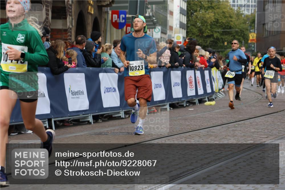 05.10.2025 - 20. swb-Marathon Bremen Strokosch-Dieckow http://msf.ph/oto/9228067 05.10.2025 10:50:19 Ziel 8866, 9740, 10022, 10443, 10537, 10923, 11022, 11254, 11298, 11460, 11531, 11740 meine-sportfotos.de