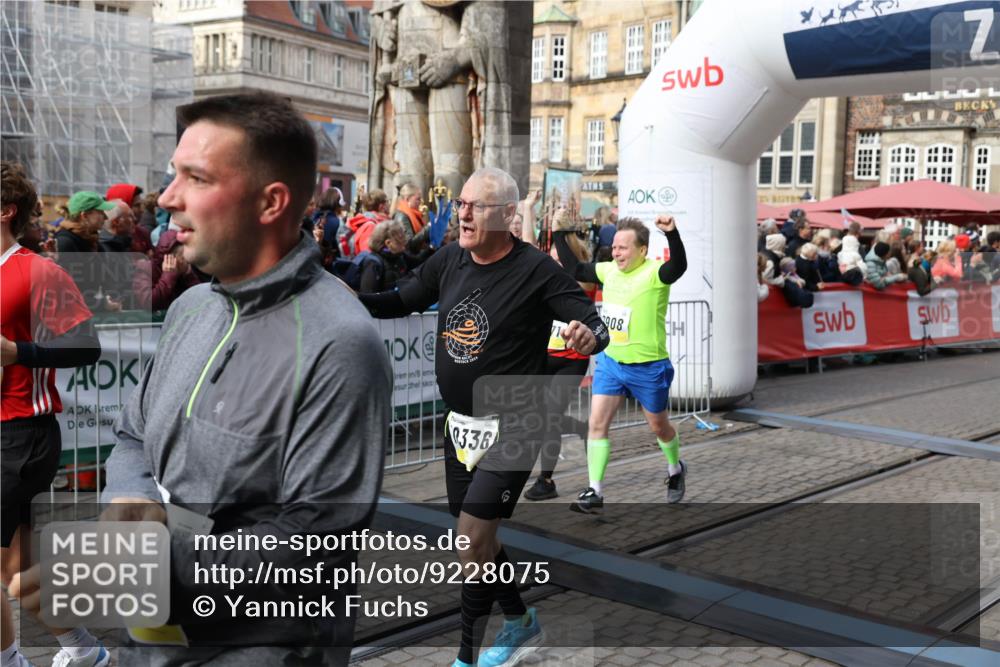 05.10.2025 - 20. swb-Marathon Bremen Yannick Fuchs http://msf.ph/oto/9228075 05.10.2025 11:01:39 Ziel 7908, 9278, 9286, 9322, 9371, 10056, 10157, 10324, 10336, 11194, 11493, 11633 meine-sportfotos.de