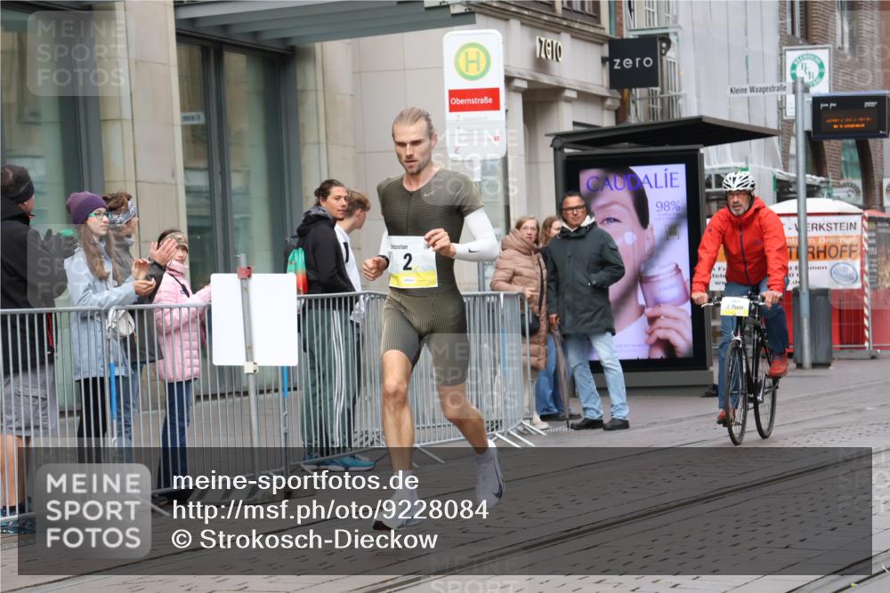 05.10.2025 - 20. swb-Marathon Bremen Strokosch-Dieckow http://msf.ph/oto/9228084 05.10.2025 10:28:20 Ziel 2, 2 meine-sportfotos.de