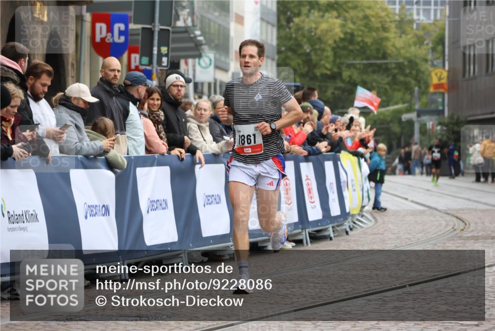 05.10.2025 - 20. swb-Marathon Bremen Strokosch-Dieckow http://msf.ph/oto/9228086 05.10.2025 12:25:48 Ziel 535, 1861 meine-sportfotos.de