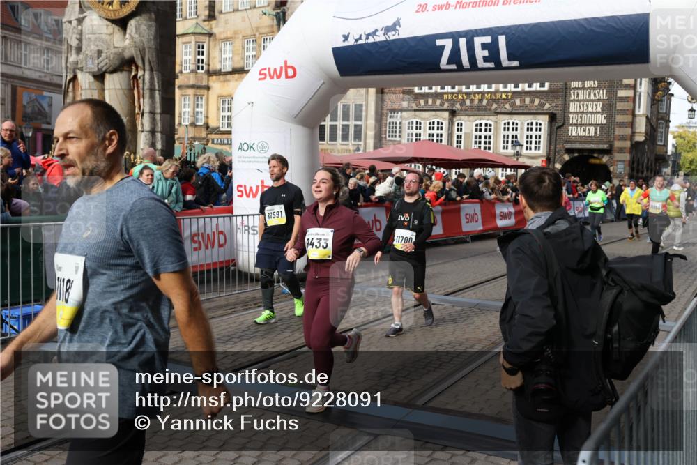 05.10.2025 - 20. swb-Marathon Bremen Yannick Fuchs http://msf.ph/oto/9228091 05.10.2025 10:58:36 Ziel 9433, 9608, 9820, 10055, 10084, 10261, 10408, 10586, 10988, 11181, 11291, 11591, 11700 meine-sportfotos.de