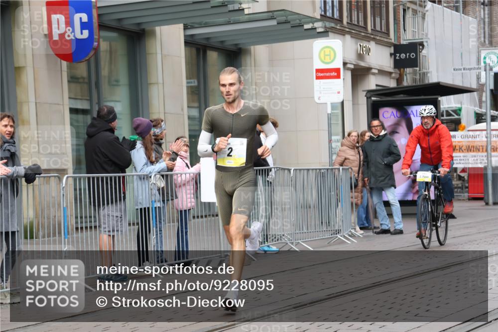 05.10.2025 - 20. swb-Marathon Bremen Strokosch-Dieckow http://msf.ph/oto/9228095 05.10.2025 10:28:20 Ziel 2, 2 meine-sportfotos.de