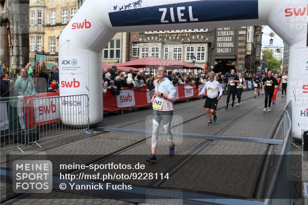 05.10.2025 - 20. swb-Marathon Bremen Yannick Fuchs http://msf.ph/oto/9228114 05.10.2025 11:01:40 Ziel 7908, 9278, 9286, 9322, 9371, 10030, 10056, 10157, 10324, 10336, 11194, 11223, 11493, 11633 meine-sportfotos.de