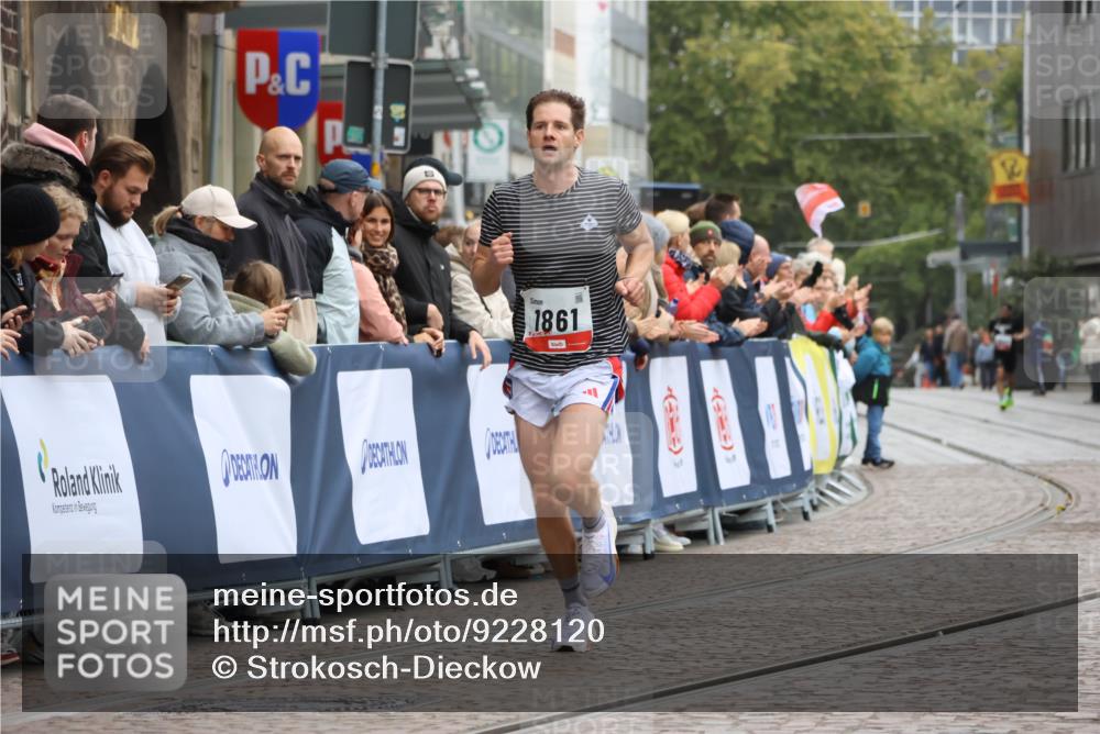 05.10.2025 - 20. swb-Marathon Bremen Strokosch-Dieckow http://msf.ph/oto/9228120 05.10.2025 12:25:48 Ziel 535, 1861 meine-sportfotos.de