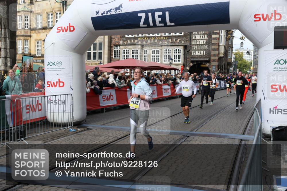 05.10.2025 - 20. swb-Marathon Bremen Yannick Fuchs http://msf.ph/oto/9228126 05.10.2025 11:01:40 Ziel 7908, 9278, 9286, 9322, 9371, 10030, 10056, 10157, 10324, 10336, 11194, 11223, 11493, 11633 meine-sportfotos.de