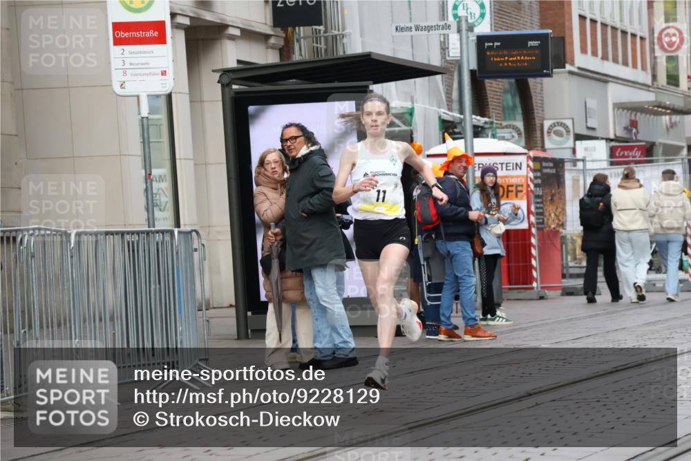 05.10.2025 - 20. swb-Marathon Bremen Strokosch-Dieckow http://msf.ph/oto/9228129 05.10.2025 10:30:03 Ziel 11, 11 meine-sportfotos.de