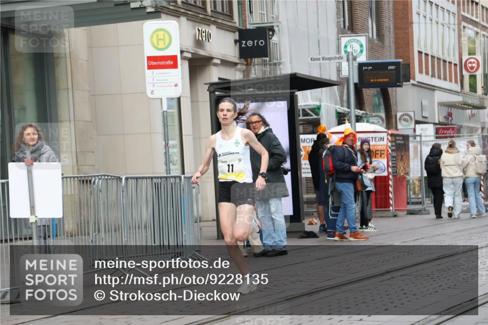 05.10.2025 - 20. swb-Marathon Bremen Strokosch-Dieckow http://msf.ph/oto/9228135 05.10.2025 10:30:03 Ziel 11, 11 meine-sportfotos.de
