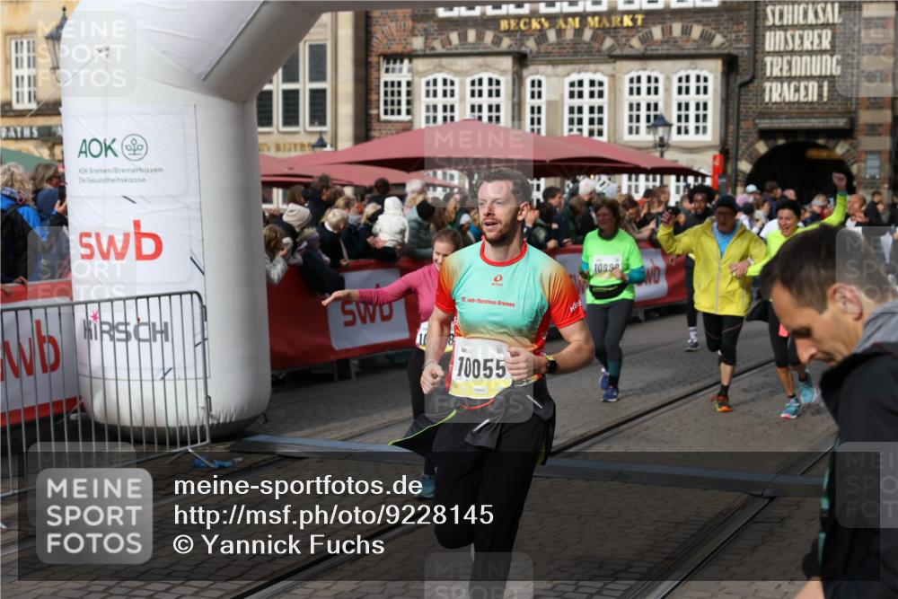 05.10.2025 - 20. swb-Marathon Bremen Yannick Fuchs http://msf.ph/oto/9228145 05.10.2025 10:58:39 Ziel 9433, 9766, 9820, 9913, 10055, 10261, 10285, 10408, 10513, 10988, 11181, 11291, 11591, 11700 meine-sportfotos.de