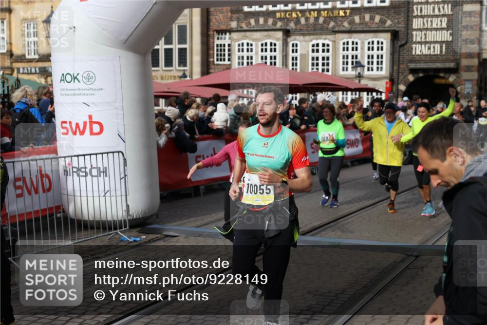 05.10.2025 - 20. swb-Marathon Bremen Yannick Fuchs http://msf.ph/oto/9228149 05.10.2025 10:58:39 Ziel 9433, 9766, 9820, 9913, 10055, 10261, 10285, 10408, 10513, 10988, 11181, 11291, 11591, 11700 meine-sportfotos.de