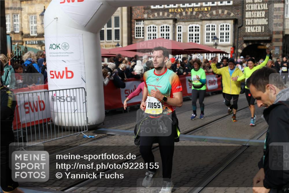 05.10.2025 - 20. swb-Marathon Bremen Yannick Fuchs http://msf.ph/oto/9228155 05.10.2025 10:58:39 Ziel 9433, 9766, 9820, 9913, 10055, 10261, 10285, 10408, 10513, 10988, 11181, 11291, 11591, 11700 meine-sportfotos.de