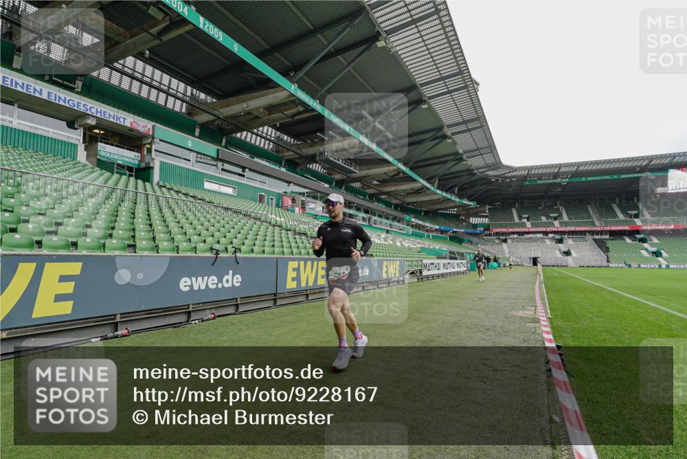 05.10.2025 - 20. swb-Marathon Bremen Michael Burmester http://msf.ph/oto/9228167 05.10.2025 12:27:50 Laufen im Stadion 258, 303, 593, 758, 1249, 1303, 1334, 1668, 1687, 2175, 1571, 1700, 1969 meine-sportfotos.de