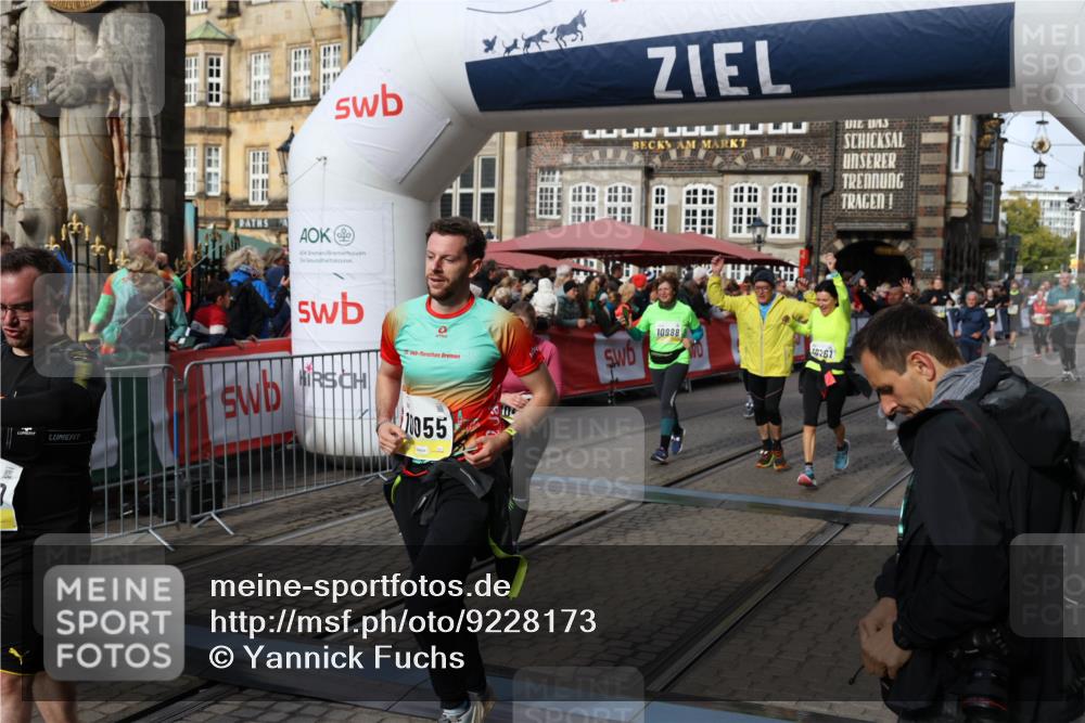 05.10.2025 - 20. swb-Marathon Bremen Yannick Fuchs http://msf.ph/oto/9228173 05.10.2025 10:58:39 Ziel 9433, 9766, 9820, 9913, 10055, 10261, 10285, 10408, 10513, 10988, 11181, 11291, 11591, 11700 meine-sportfotos.de