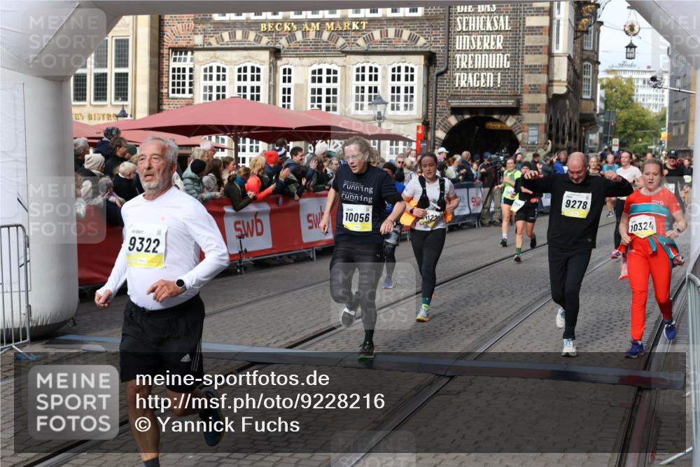 05.10.2025 - 20. swb-Marathon Bremen Yannick Fuchs http://msf.ph/oto/9228216 05.10.2025 11:01:42 Ziel 7908, 9278, 9286, 9322, 9371, 9432, 10030, 10056, 10157, 10324, 10336, 10562, 11194, 11223, 11463, 11493, 11732, 11733 meine-sportfotos.de
