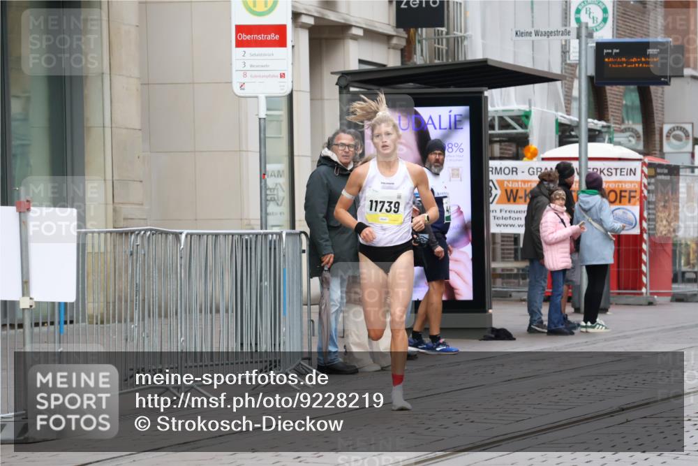 05.10.2025 - 20. swb-Marathon Bremen Strokosch-Dieckow http://msf.ph/oto/9228219 05.10.2025 10:30:37 Ziel  meine-sportfotos.de