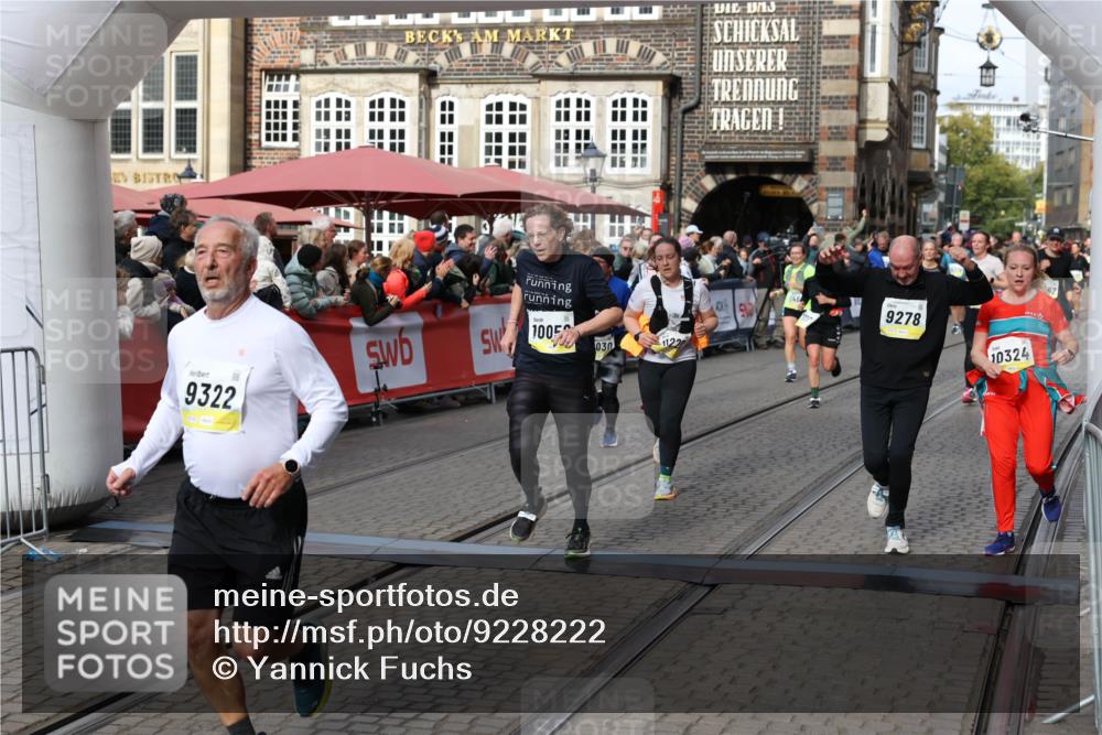 05.10.2025 - 20. swb-Marathon Bremen Yannick Fuchs http://msf.ph/oto/9228222 05.10.2025 11:01:42 Ziel 7908, 9278, 9286, 9322, 9371, 9432, 10030, 10056, 10157, 10324, 10336, 10562, 11194, 11223, 11463, 11493, 11732, 11733 meine-sportfotos.de