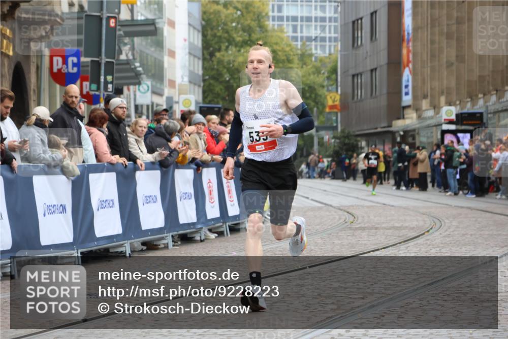 05.10.2025 - 20. swb-Marathon Bremen Strokosch-Dieckow http://msf.ph/oto/9228223 05.10.2025 12:25:54 Ziel 535 meine-sportfotos.de