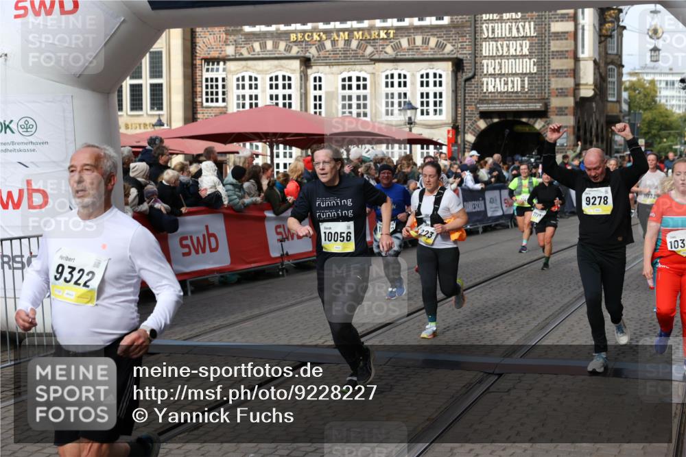 05.10.2025 - 20. swb-Marathon Bremen Yannick Fuchs http://msf.ph/oto/9228227 05.10.2025 11:01:43 Ziel 7908, 9278, 9286, 9322, 9371, 9432, 10026, 10030, 10056, 10157, 10324, 10336, 10562, 11223, 11463, 11493, 11732, 11733 meine-sportfotos.de