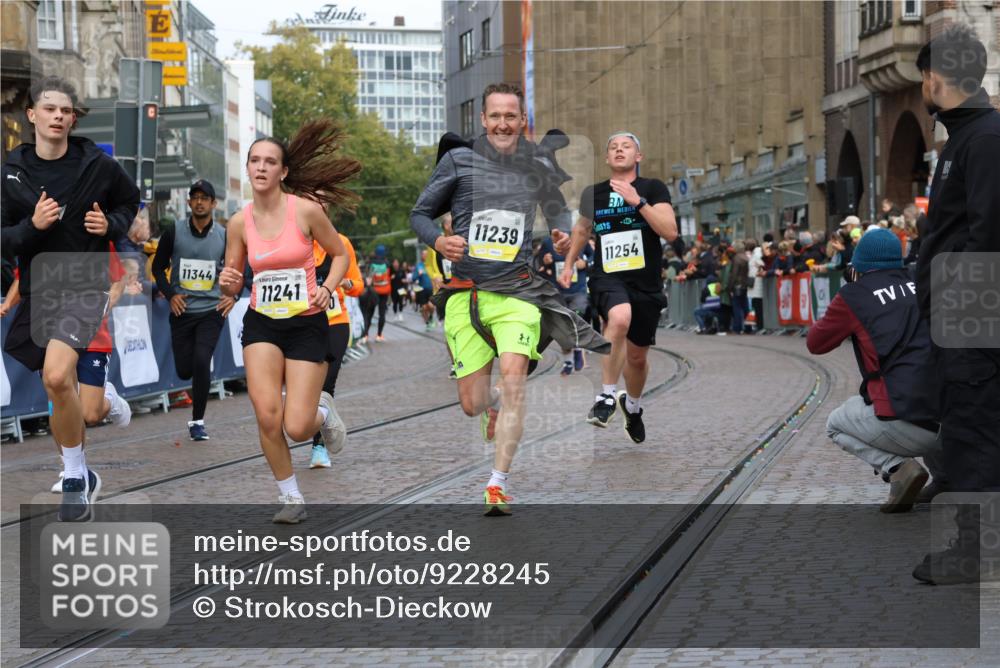 05.10.2025 - 20. swb-Marathon Bremen Strokosch-Dieckow http://msf.ph/oto/9228245 05.10.2025 10:50:28 Ziel 9267, 9299, 9337, 9986, 10066, 10199, 10251, 10537, 10638, 11239, 11241, 11254, 11298, 11344, 11466, 11531, 11660, 11740 meine-sportfotos.de